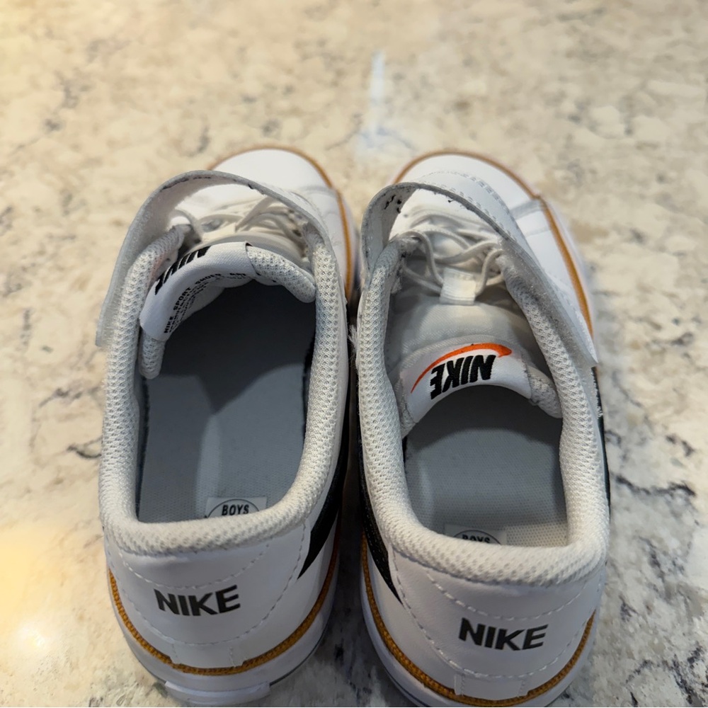 Nike little kid size 1.5 Court Legacy shoes - Picture 4 of 6